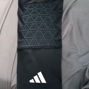 Adidas Black Geometric Knee Sleeve